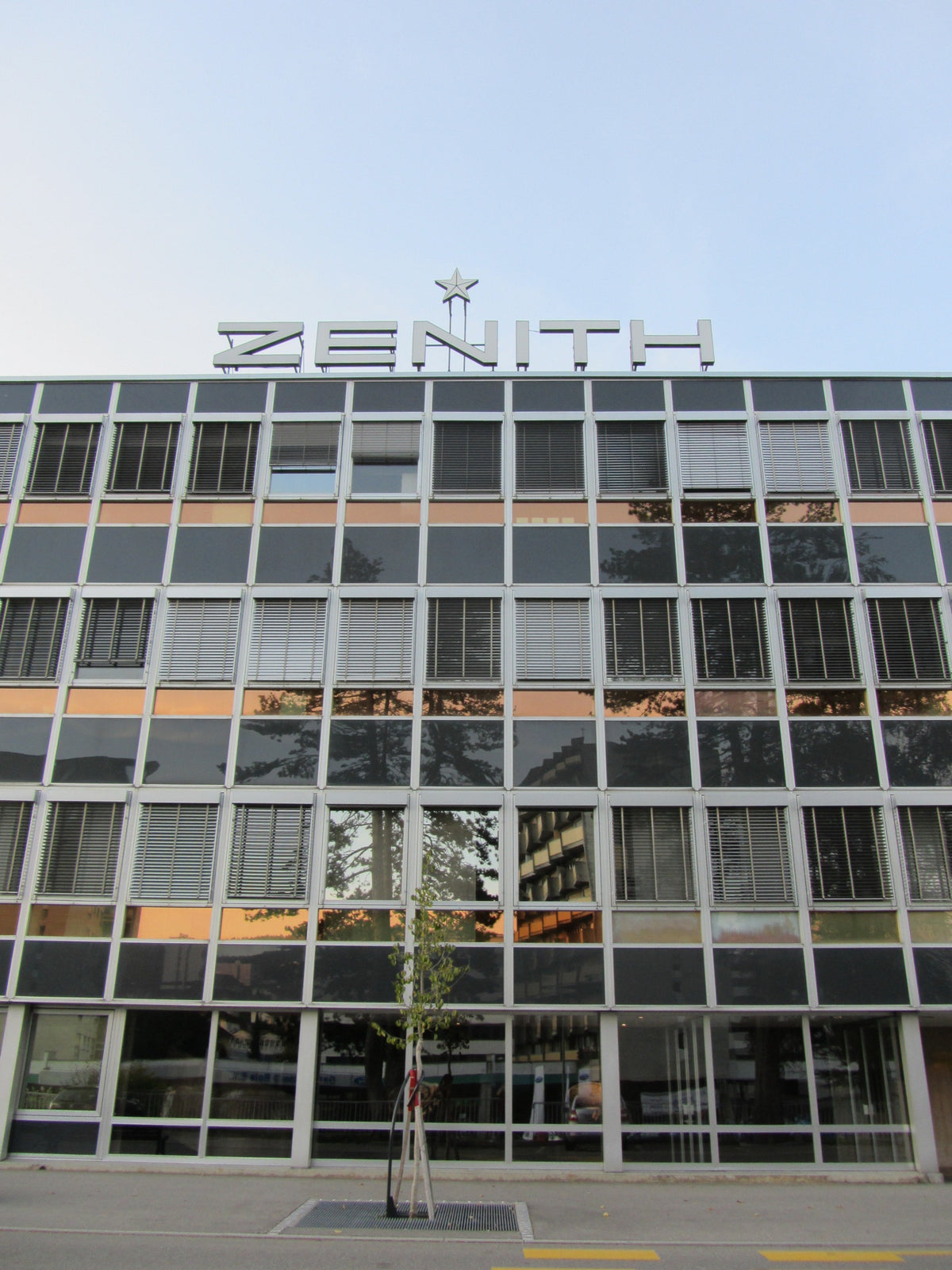 Zenith : jusqu'à 100 emplois menacés au Locle et repositionnement